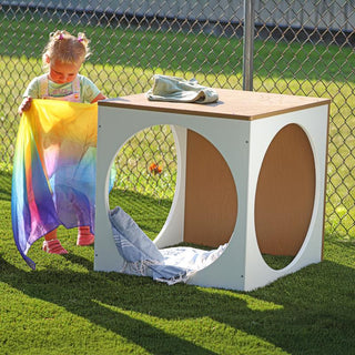 WB2726 outdoorED™ Play House Cube_outside with model